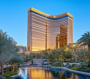 hotel with fountain fountain front it 1 scaled e1760439545331