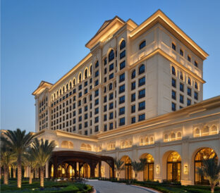 luxury comfort st regis dubai with its highend suites services e1760441289129